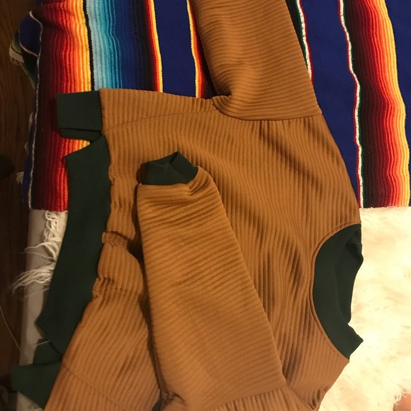 Deep Gold Tubular Cropped Sweater w Green Accent - Picture 3 of 3